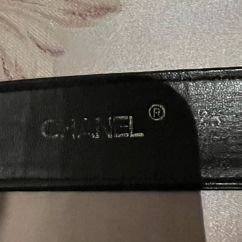 CHANEL Black Leather Belt with Gold Chain & Dangling Round Chanel Medallion - Picture 11 of 15